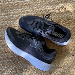 Nike Escape Run